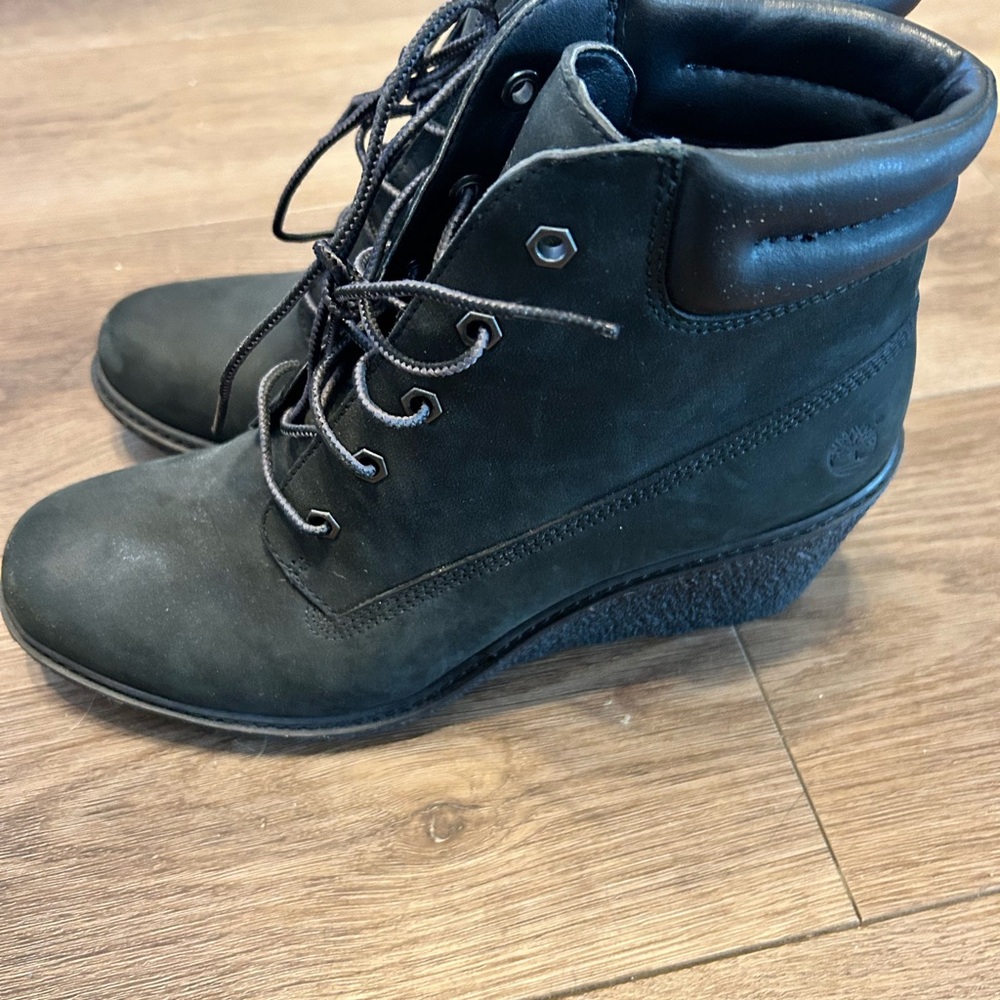 Timberland Women's Black Lace-Up Wedge Boots